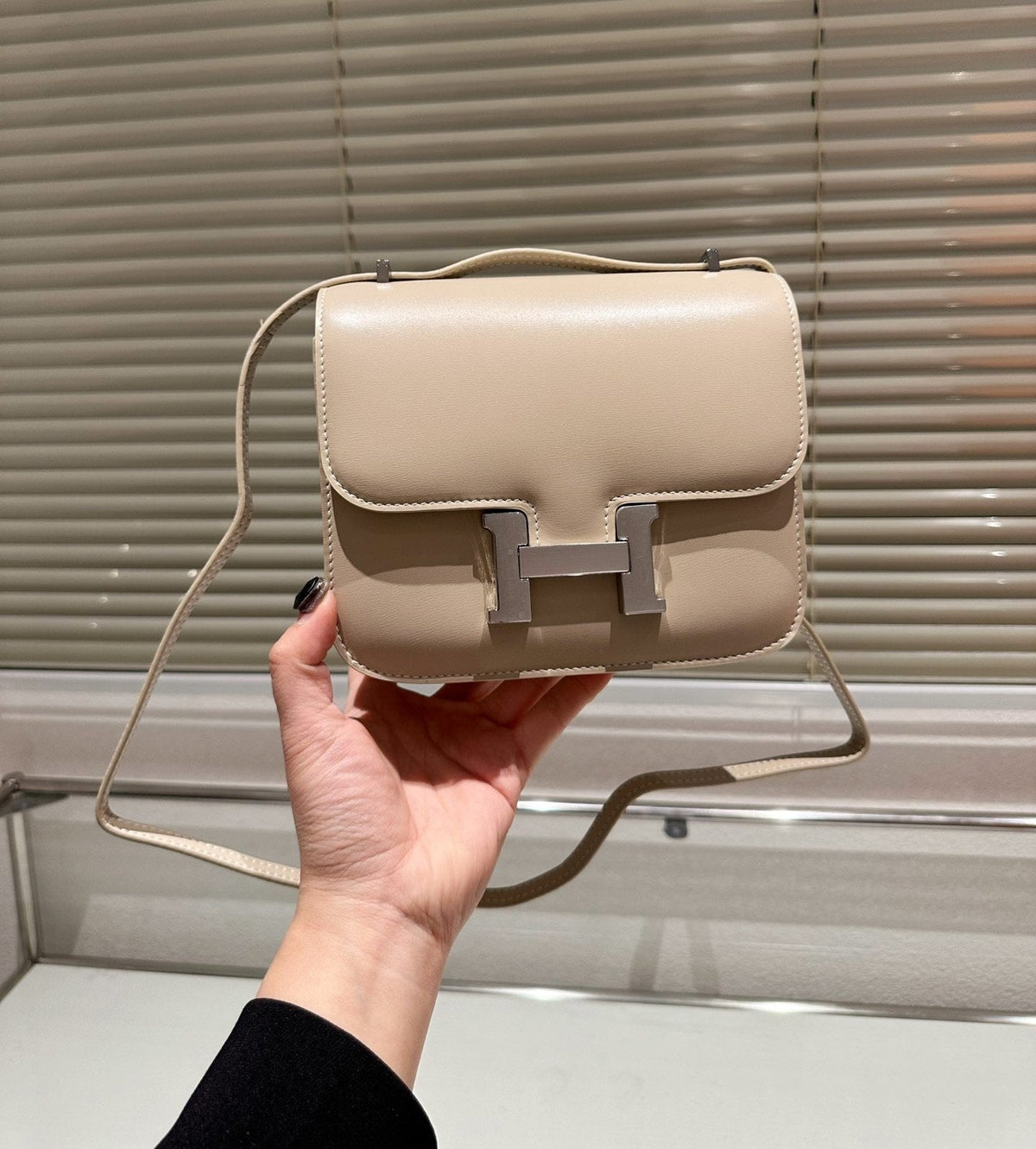 H CONSTANCE BAG BEIGE 18CM