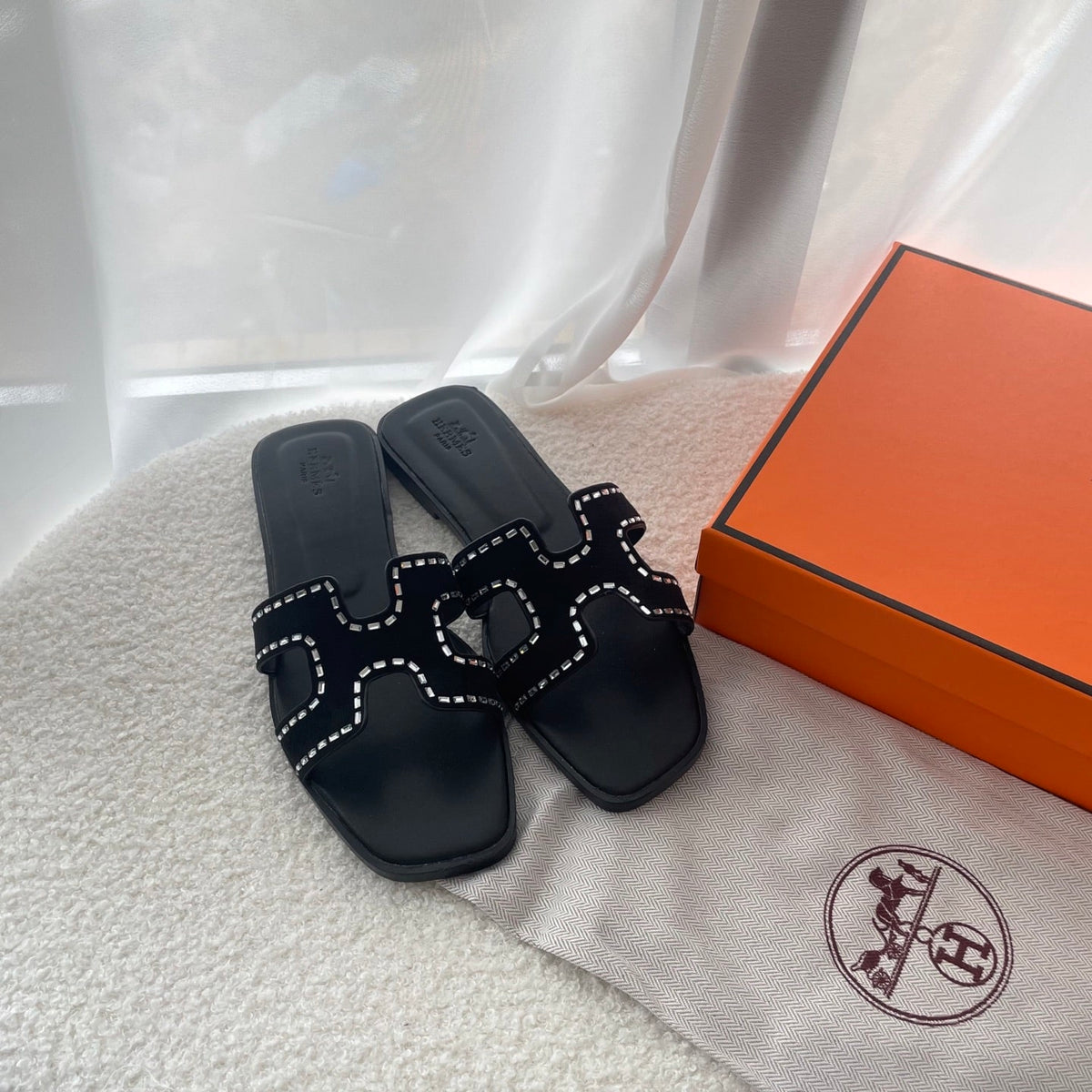 HERMES ORAN SANDAL NOIR H232161ZV02350