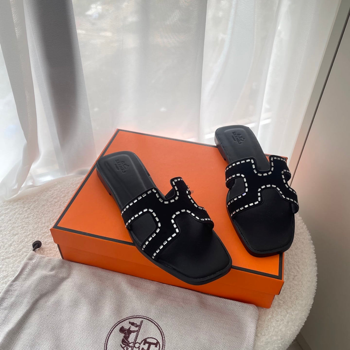HERMES ORAN SANDAL NOIR H232161ZV02350