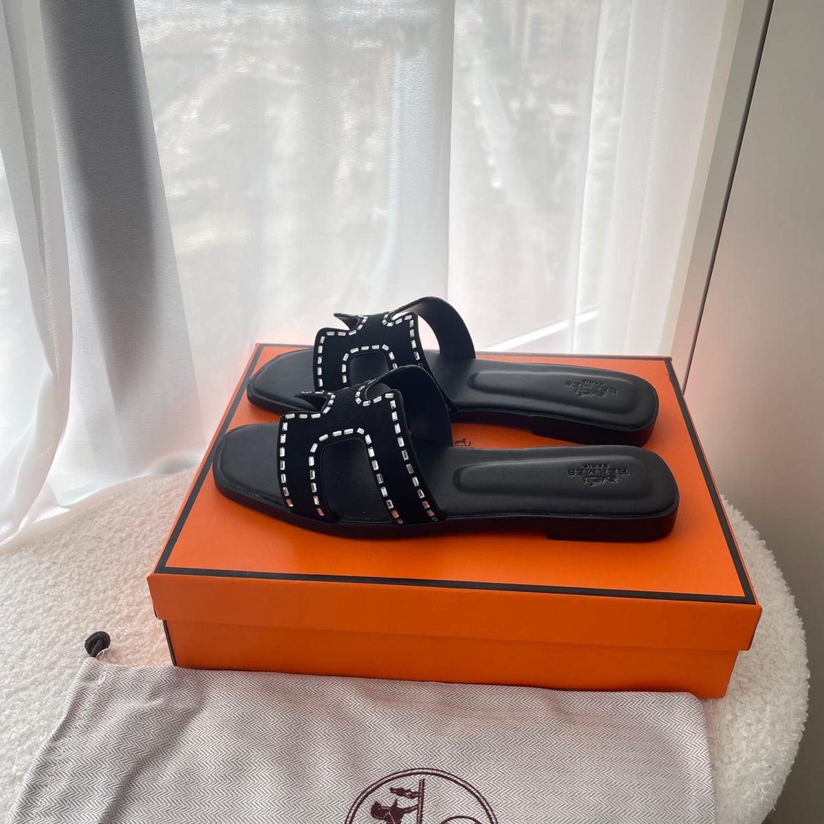 HERMES ORAN SANDAL NOIR H232161ZV02350