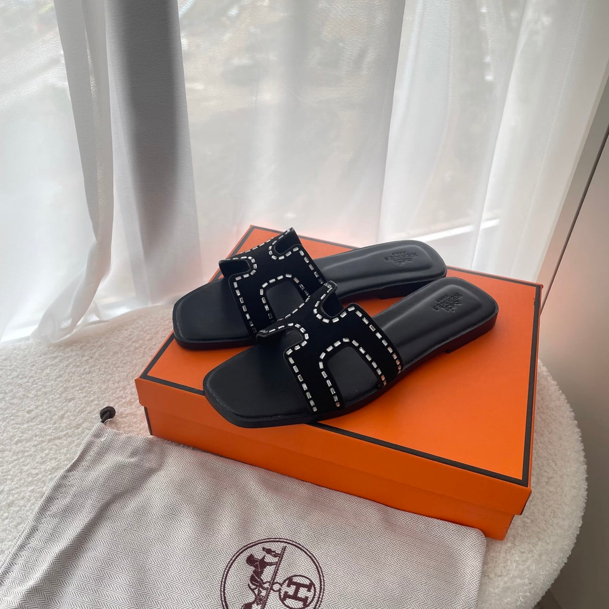 HERMES ORAN SANDAL NOIR H232161ZV02350