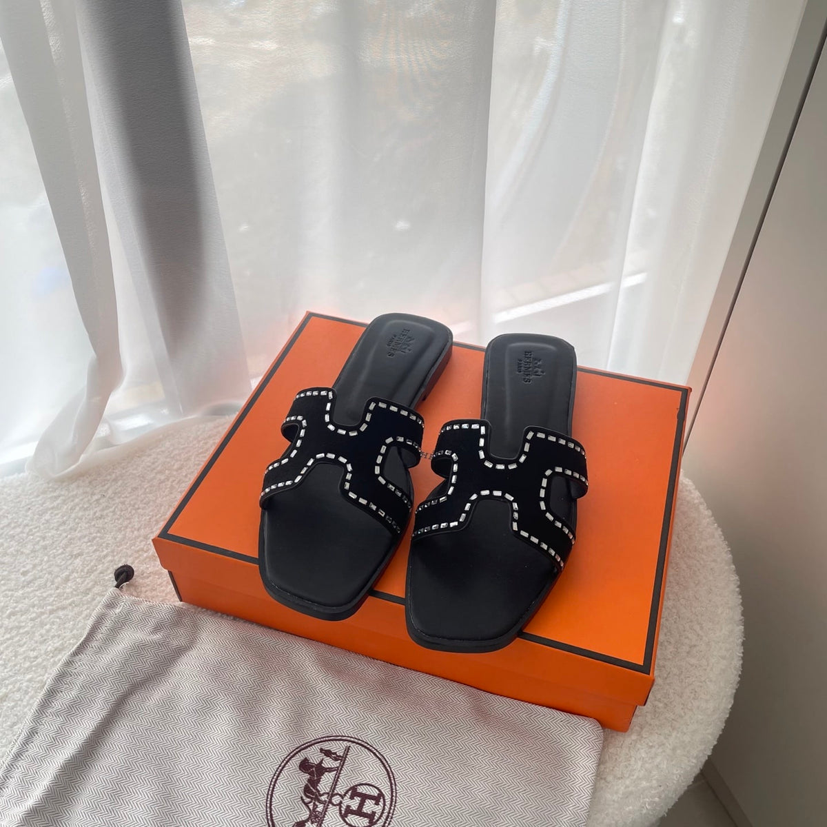 HERMES ORAN SANDAL NOIR H232161ZV02350