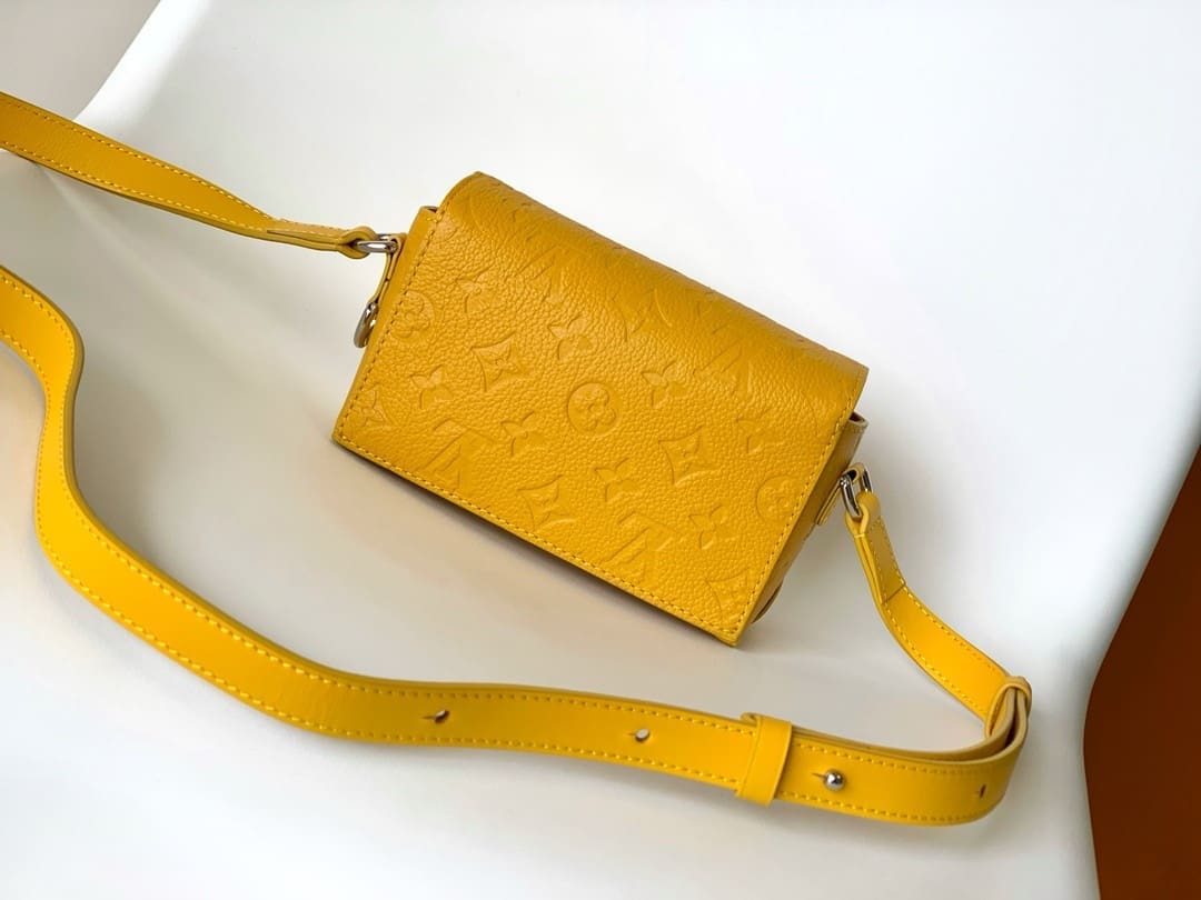 Louis Vuitton M82917 Steamer Wearable Wallet