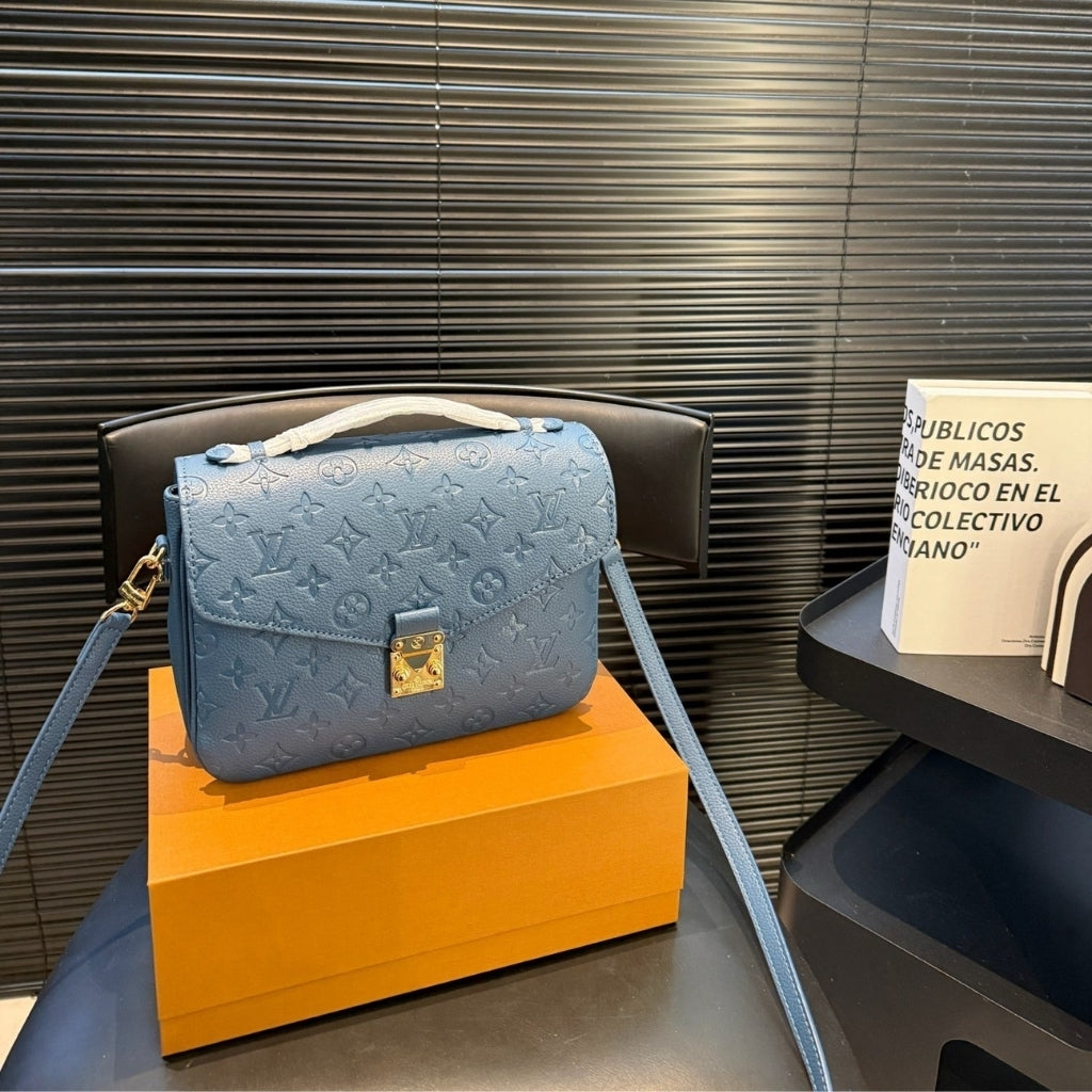 Louis Vuitton Pochette Métis Monogram Empreinte Bleu Jean 25cm M27357