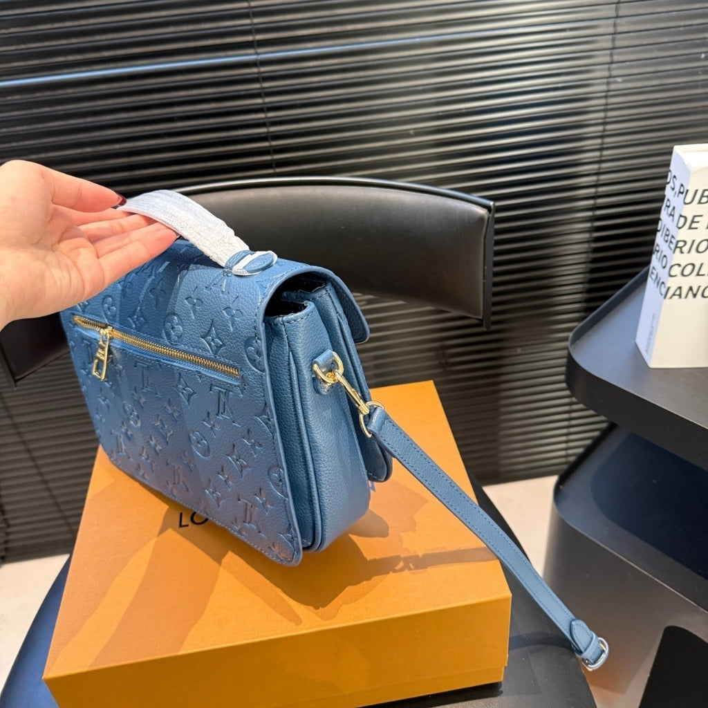 Louis Vuitton Pochette Métis Monogram Empreinte Bleu Jean 25cm M27357