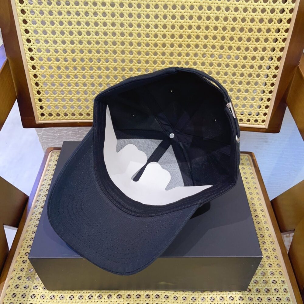 Louis Vuitton LV Signature Baseball Cap Black M7319L