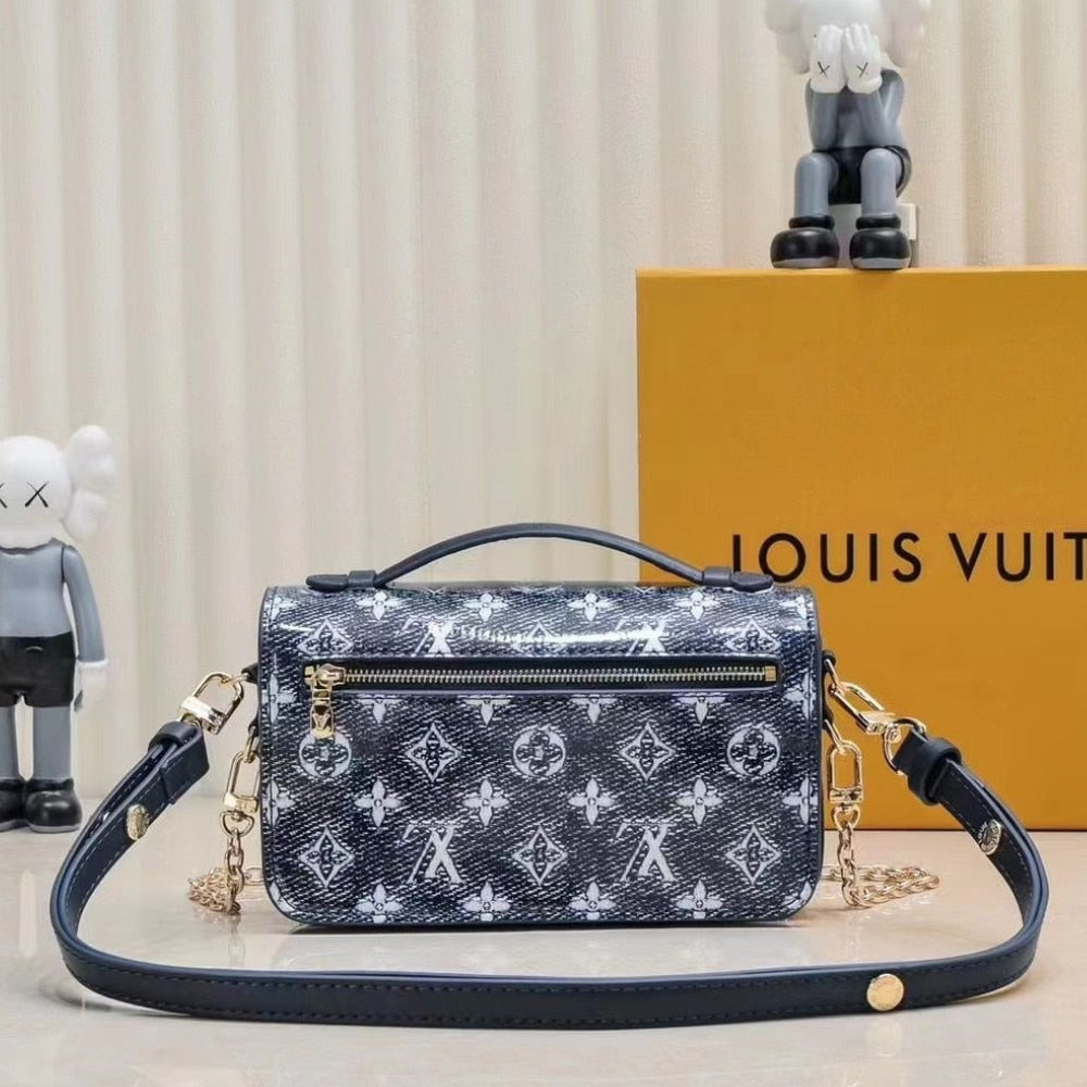 Louis Vuitton Pochette Métis East West Monogram Spruce 21Cm M22834