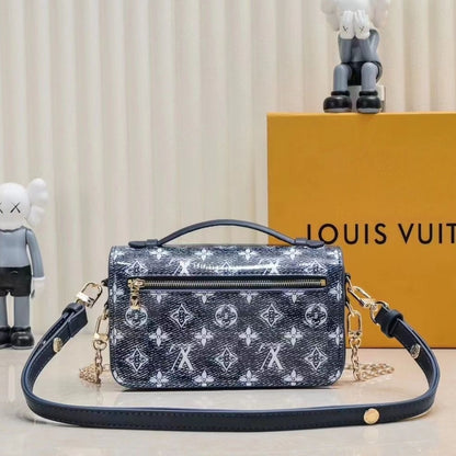 Louis Vuitton Pochette Métis East West Monogram Spruce 21Cm M22834