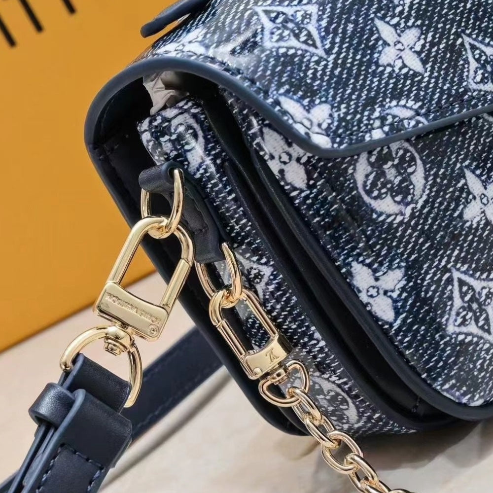 Louis Vuitton Pochette Métis East West Monogram Spruce 21Cm M22834