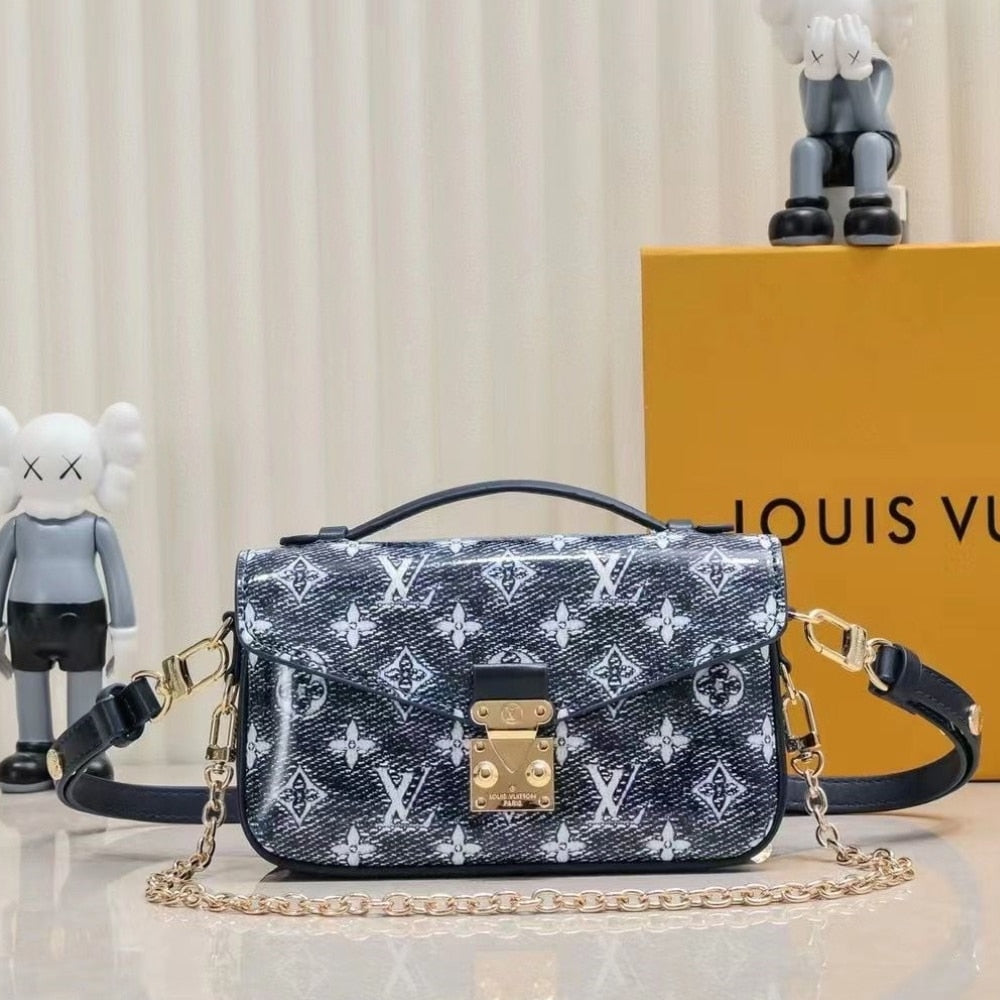Louis Vuitton Pochette Métis East West Monogram Spruce 21Cm M22834