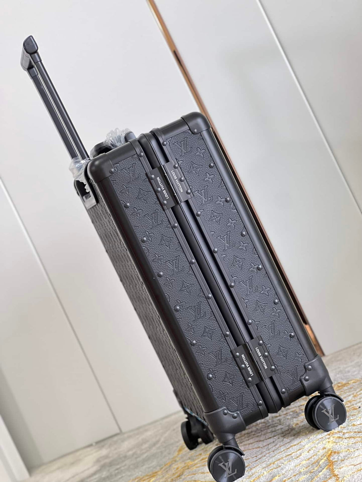 Louis Vuitton Horizon Rolling Trunk Suitcase Monogram Eclipse Coated Canvas Black 55Cm