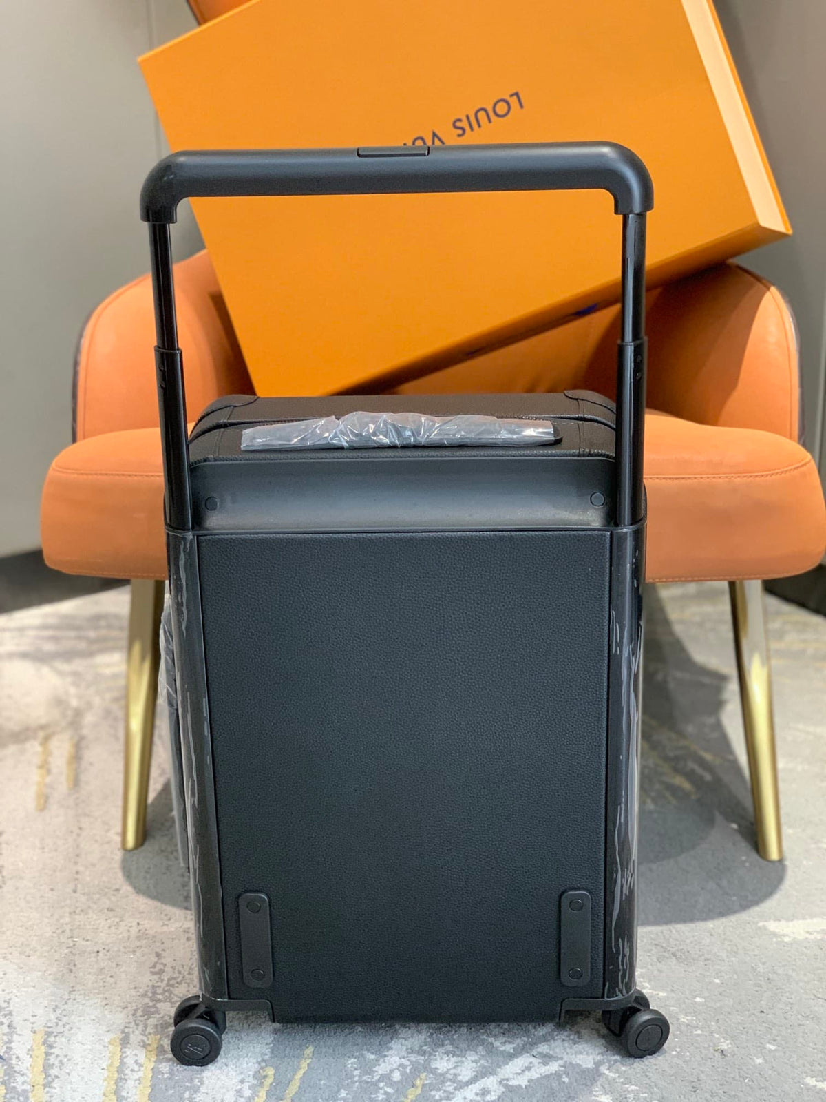 Louis Vuitton Horizon 55 Suitcase Grained Leather Black 55Cm M10240