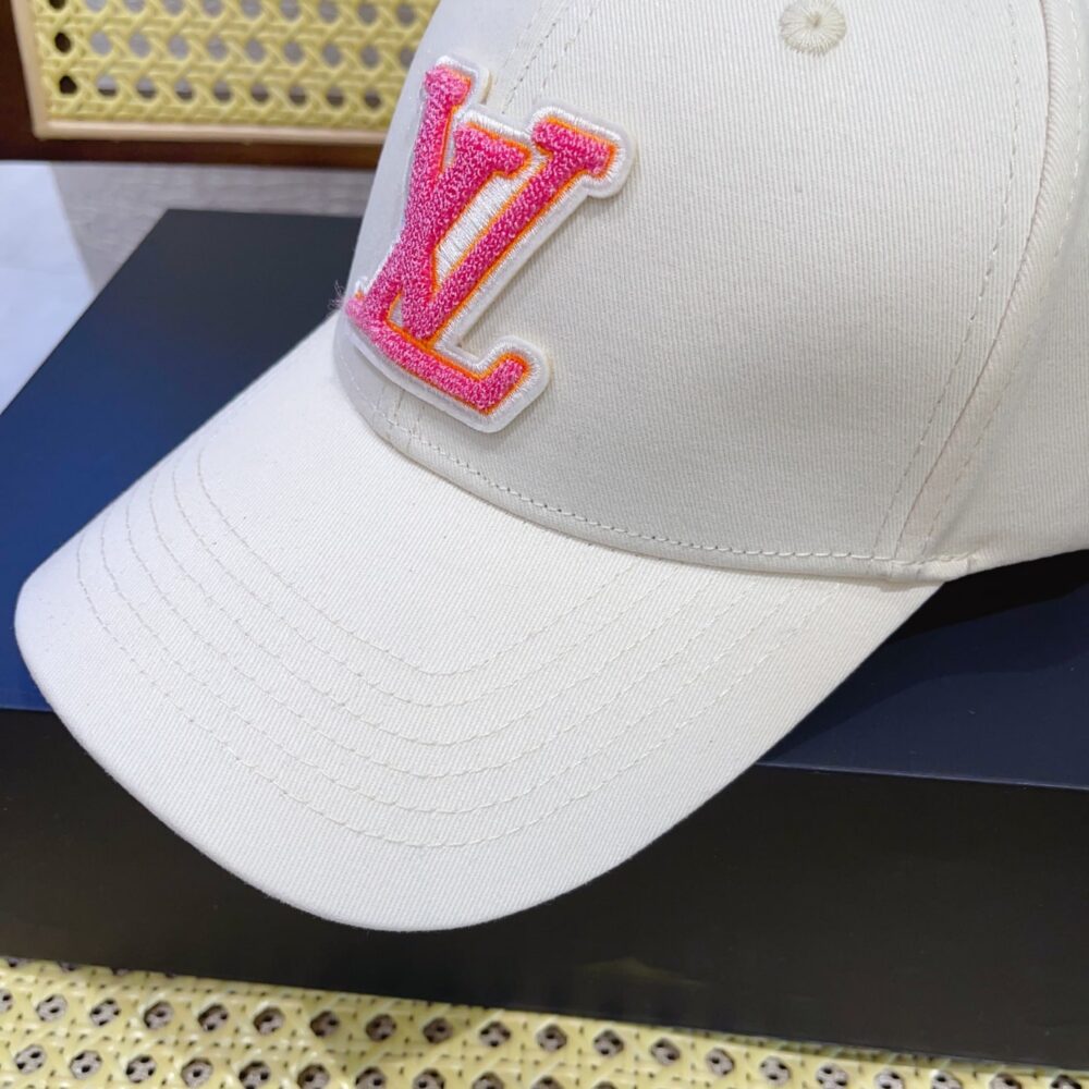 Louis Vuitton LV Signature Baseball Cap Beige M7289L
