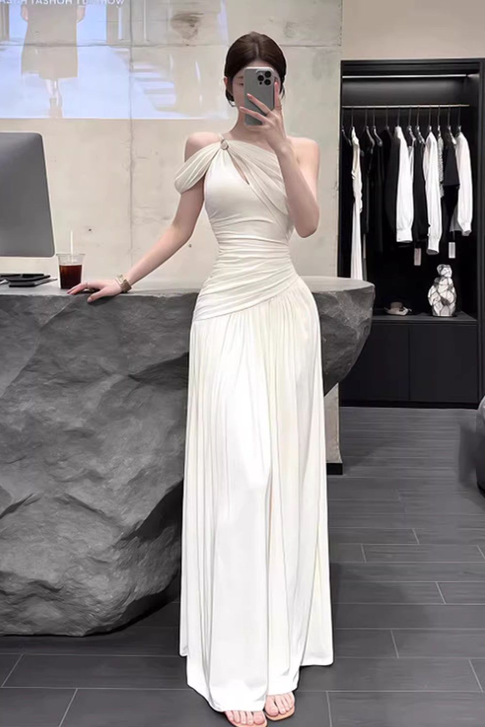 French-style long-sleeved off-shoulder dress, new spring style, elegant, slimming, and gentle long dress.  11459