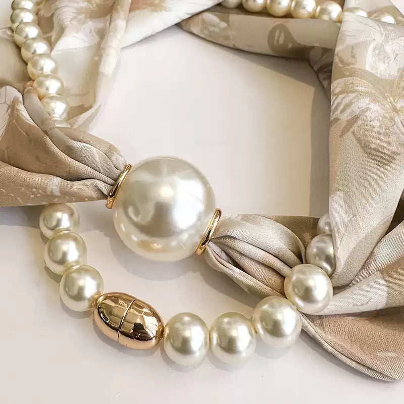 Simple Vintage Butterfly Pattern Design Magnetic Buckle Pearl Soft Silk Scarf TP3134