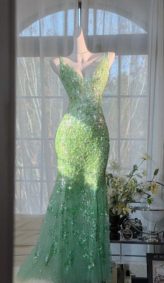 Sparkly Green V Neck Tulle Sequin Beaded Mermaid Long Evening Dress Party Gown