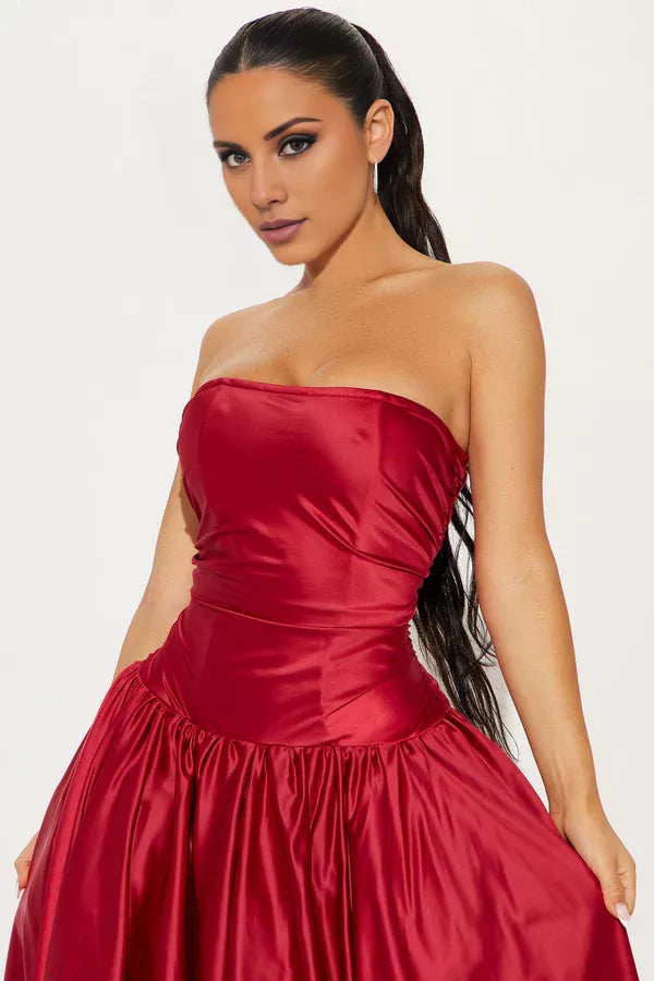 Off shoulder collar sleeveless strapless backless pleated details and floor length evening dress