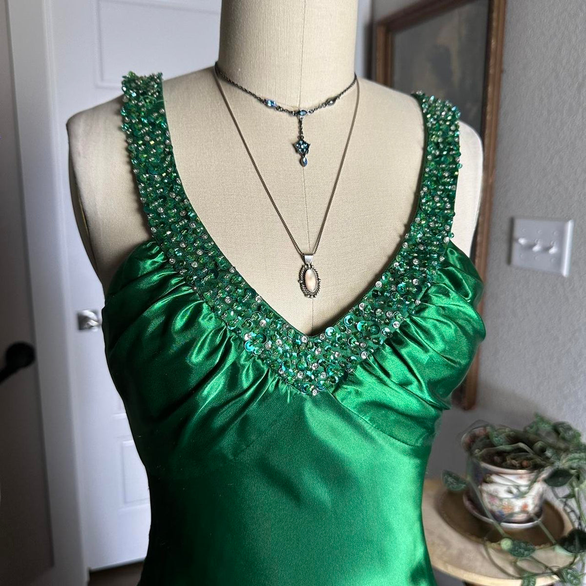 Green Shiny Vintage Fashion Sexy V-neck Rhinestone Bodycon Long Satin Backless Formal Prom Dress Evening Dress Party Dress gh3688