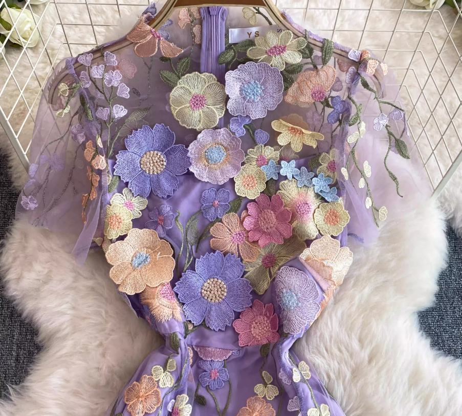 Palace style beautiful heavy work three-dimensional flower embroidery embroidery seaside holiday dress morning robe female bride high-end 11286
