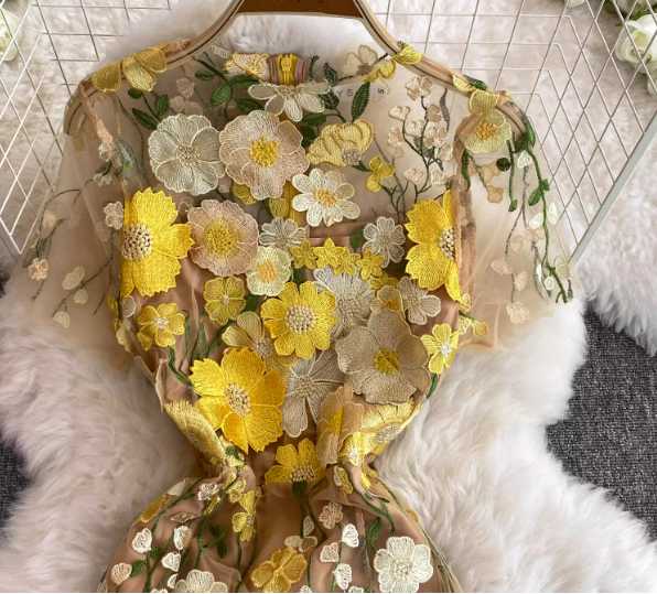 Palace style beautiful heavy work three-dimensional flower embroidery embroidery seaside holiday dress morning robe female bride high-end 11286