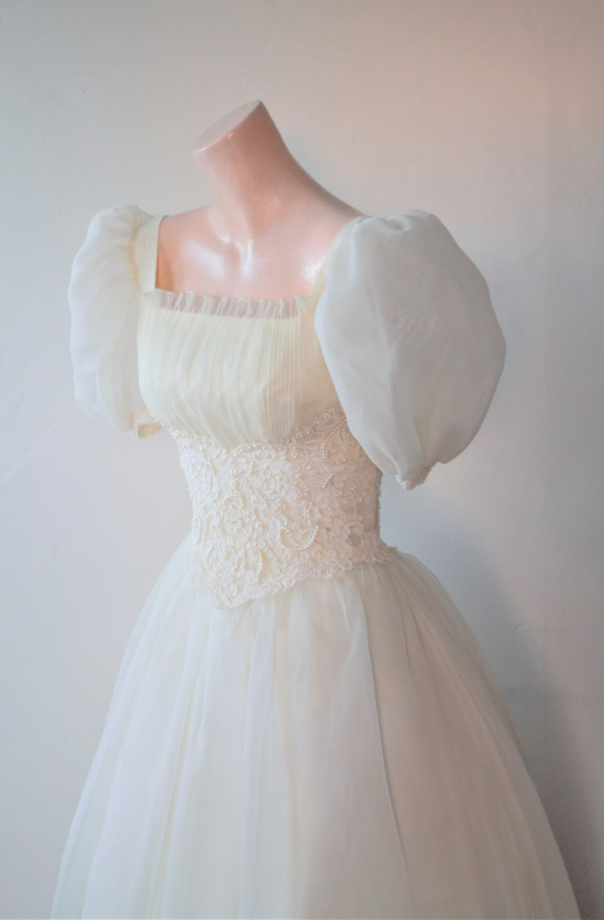 Vintage Palace Style Puff-Sleeve Lace Gown | Tulle Waist-Fitted Train Maxi Dress gh6420