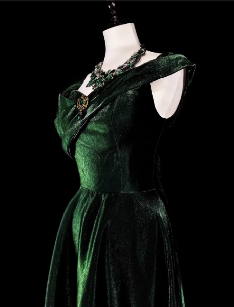 Vintage Emerald Green Velvet Off-Shoulder Formal Gown Floor-Length Evening Gown TP5549