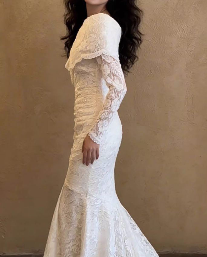 Vintage Ivory Lace Long-Sleeve Mermaid with Train V-Neck Ruffled Wedding Dress TP5557