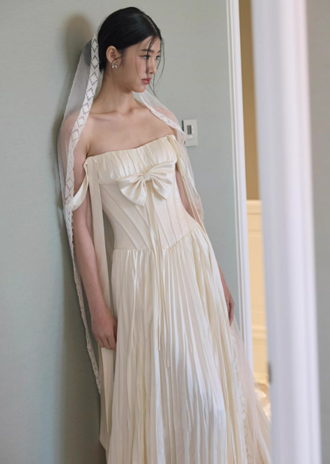 Chic Strapless Ivory Pleated Satin Bow Accent Dramatic Train Wedding Dress TP5607