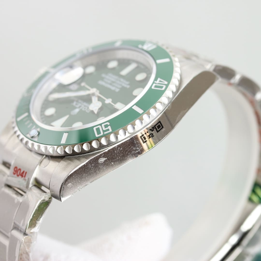 Rolex Submariner Date Green Dial 40Mm