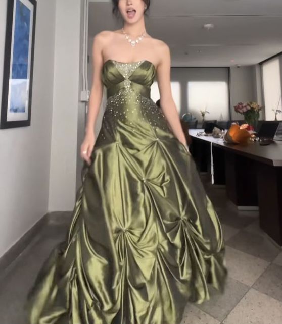 Retro Ball Gown Strapless Green Ruffles Satin Long Party Dress Prom Dresses