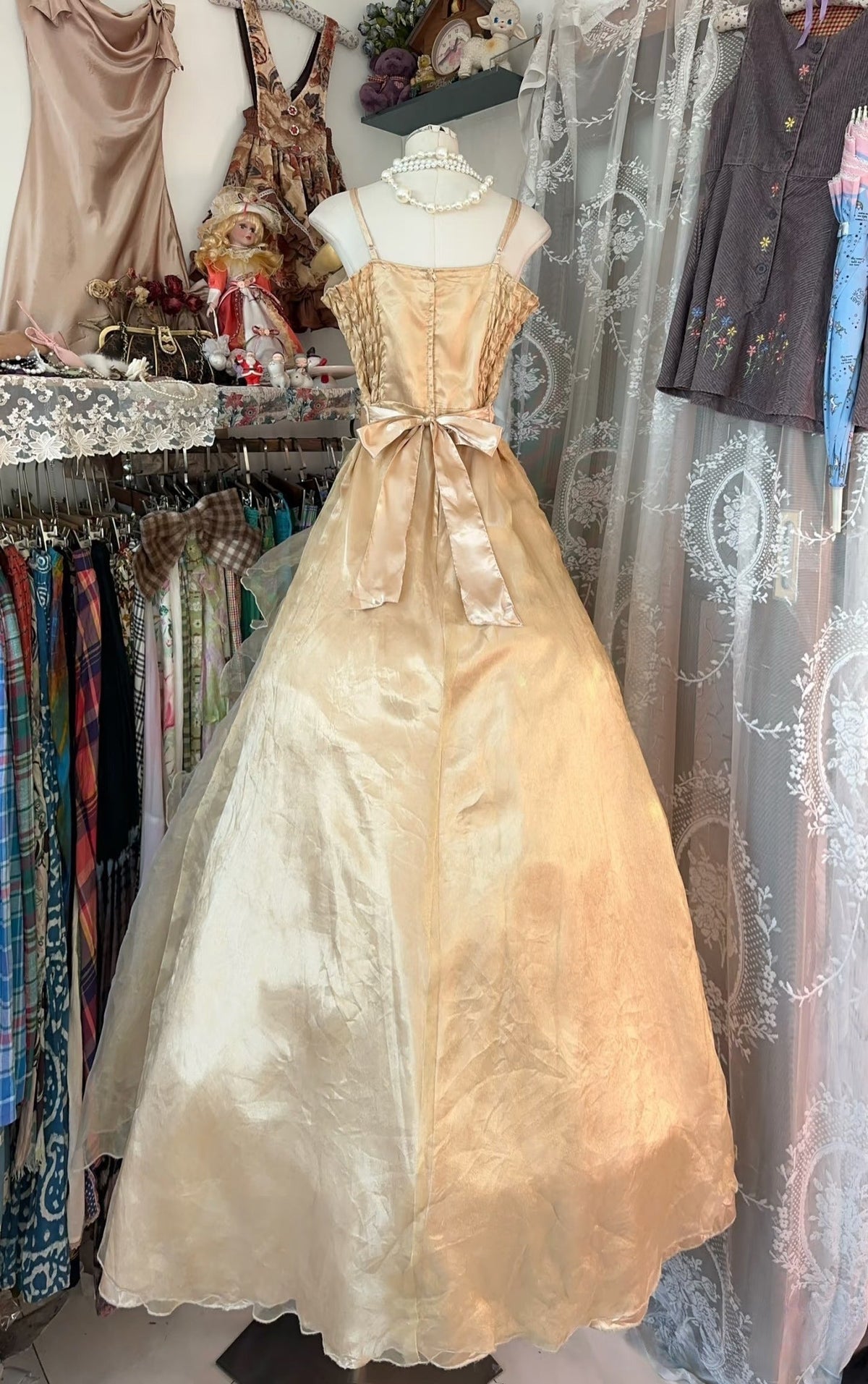 Vintage Ball Gown Spaghetti Straps Sleeveless Long Gold Evening Dress Prom Dresses
