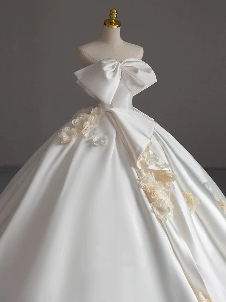 Simple Ball Gown Strapless Sleeveless Satin White Wedding Dresses Brides Dress With Bow