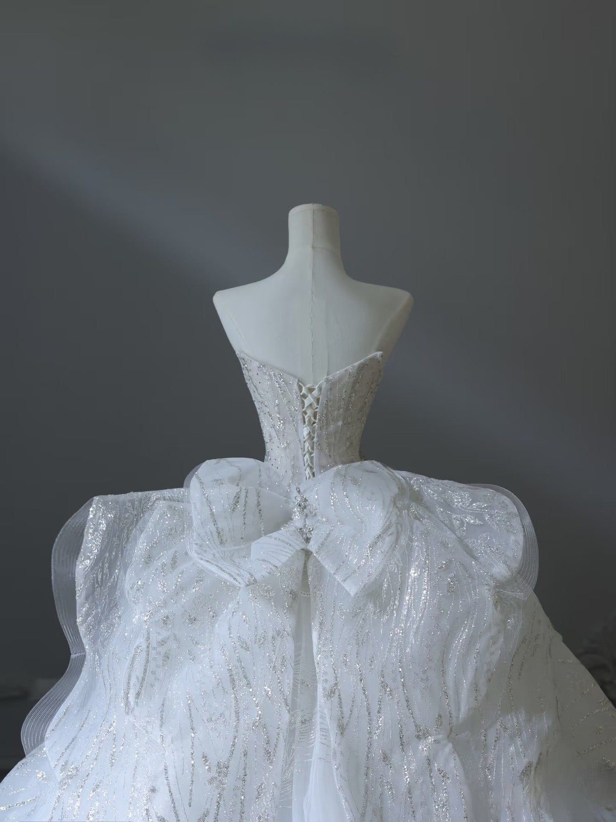 Timeless Ball Gown Sweetheart Sequin White Wedding Dresses Brides Dress