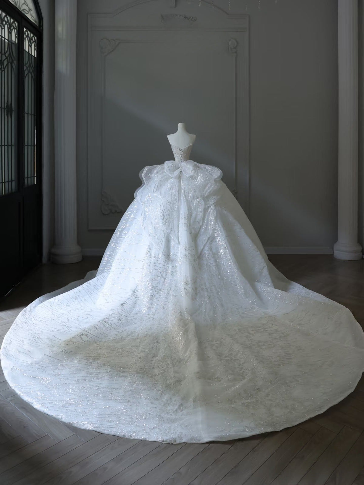 Timeless Ball Gown Sweetheart Sequin White Wedding Dresses Brides Dress