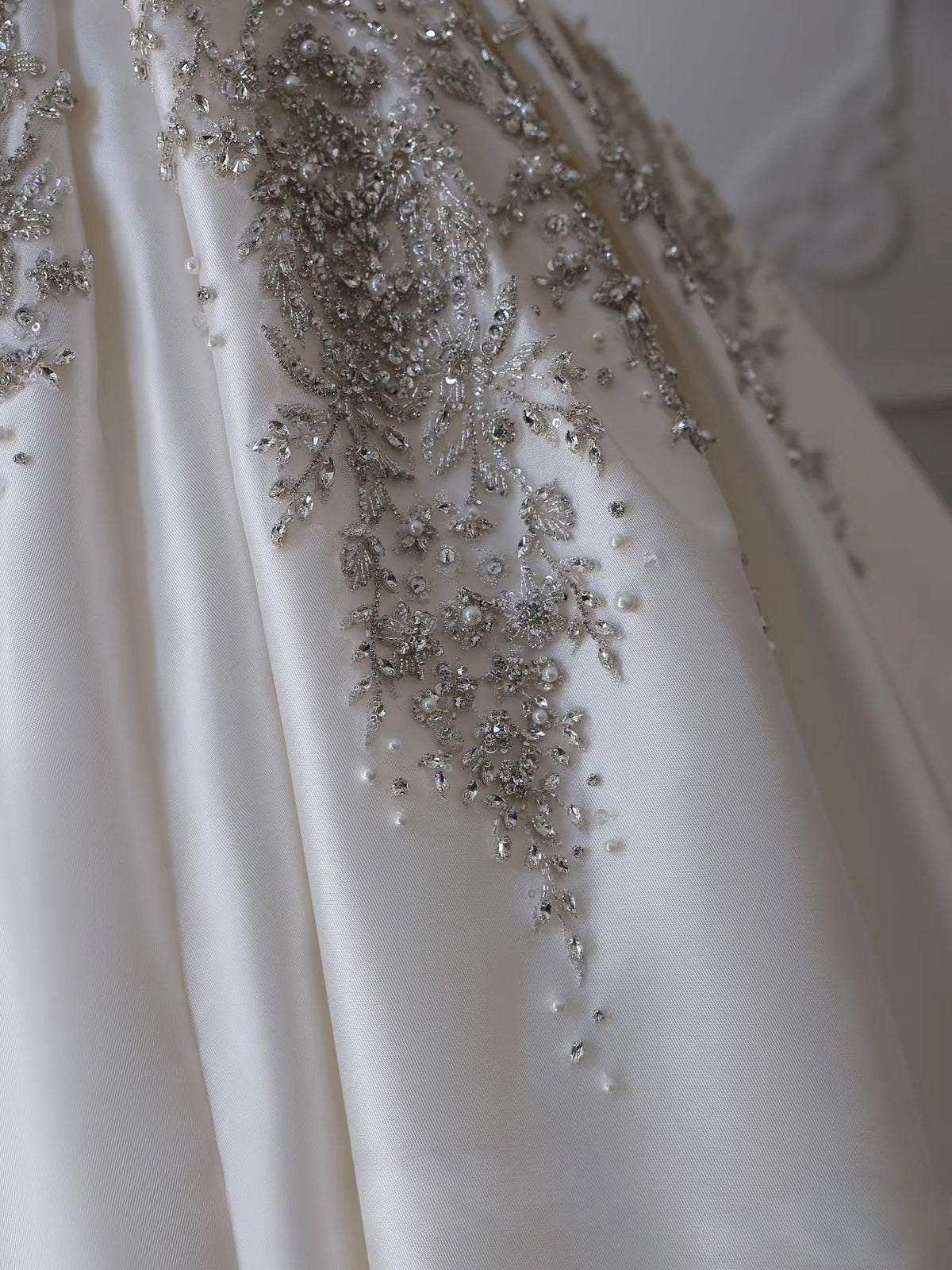 Timeless Ball Gown Sweetheart Neckline Sequin Sleeveless Wedding Dress Bridal Dresses