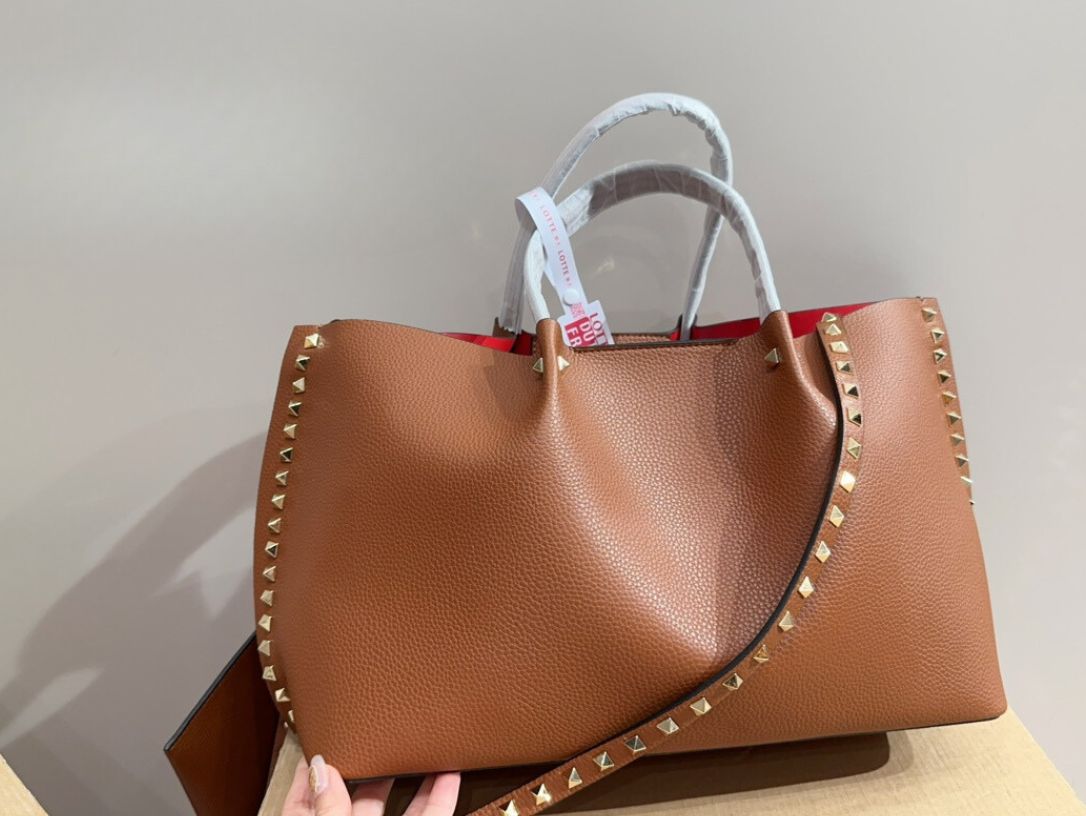 VALENTINO GARAVANI ROCKSTUD LEATHER TOTE BROWN 36CM