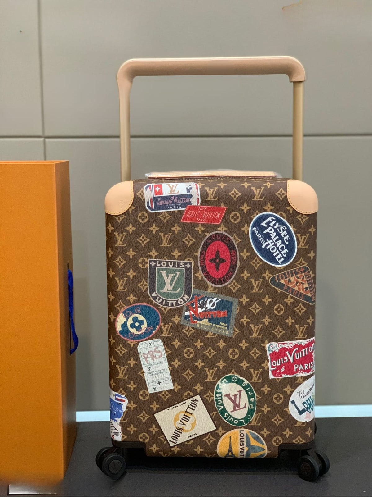 Louis Vuitton Horizon 55 Suitcase Monogram Coated Canvas Sticker Prints 55Cm M24959
