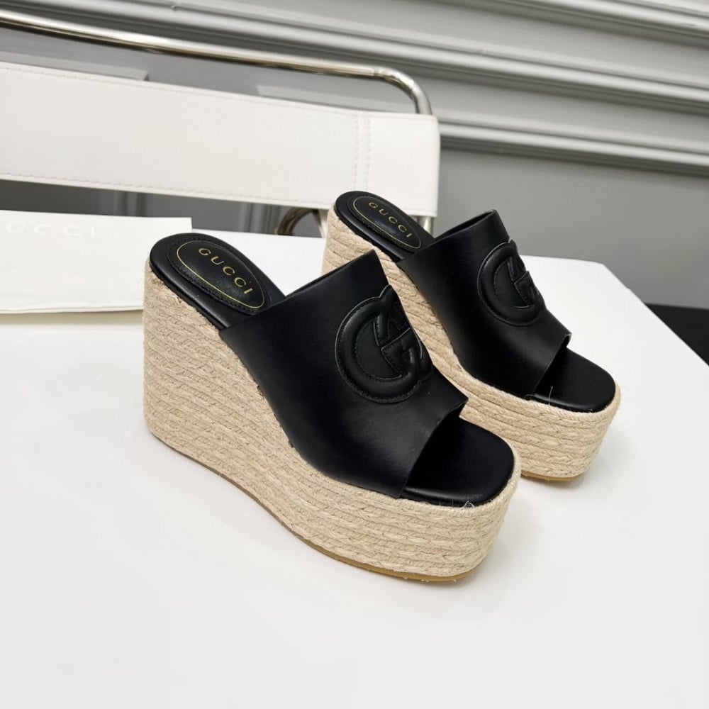 GUCCI WOMEN’S INTERLOCKING G SANDAL BLACK