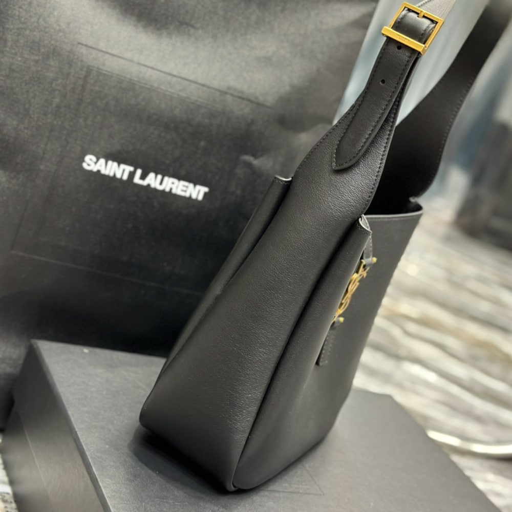 Louis Vuitton Le 5 À 7 Supple Large In Grained Black 31Cm 753837AAAUQ1000