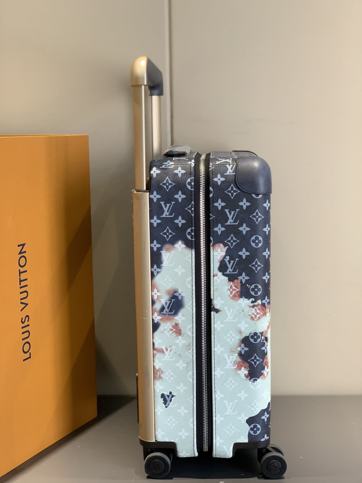 Louis Vuitton Horizon 55 Suitcase Monogram Bleach Coated Canvas Ink Blue 55Cm M10289