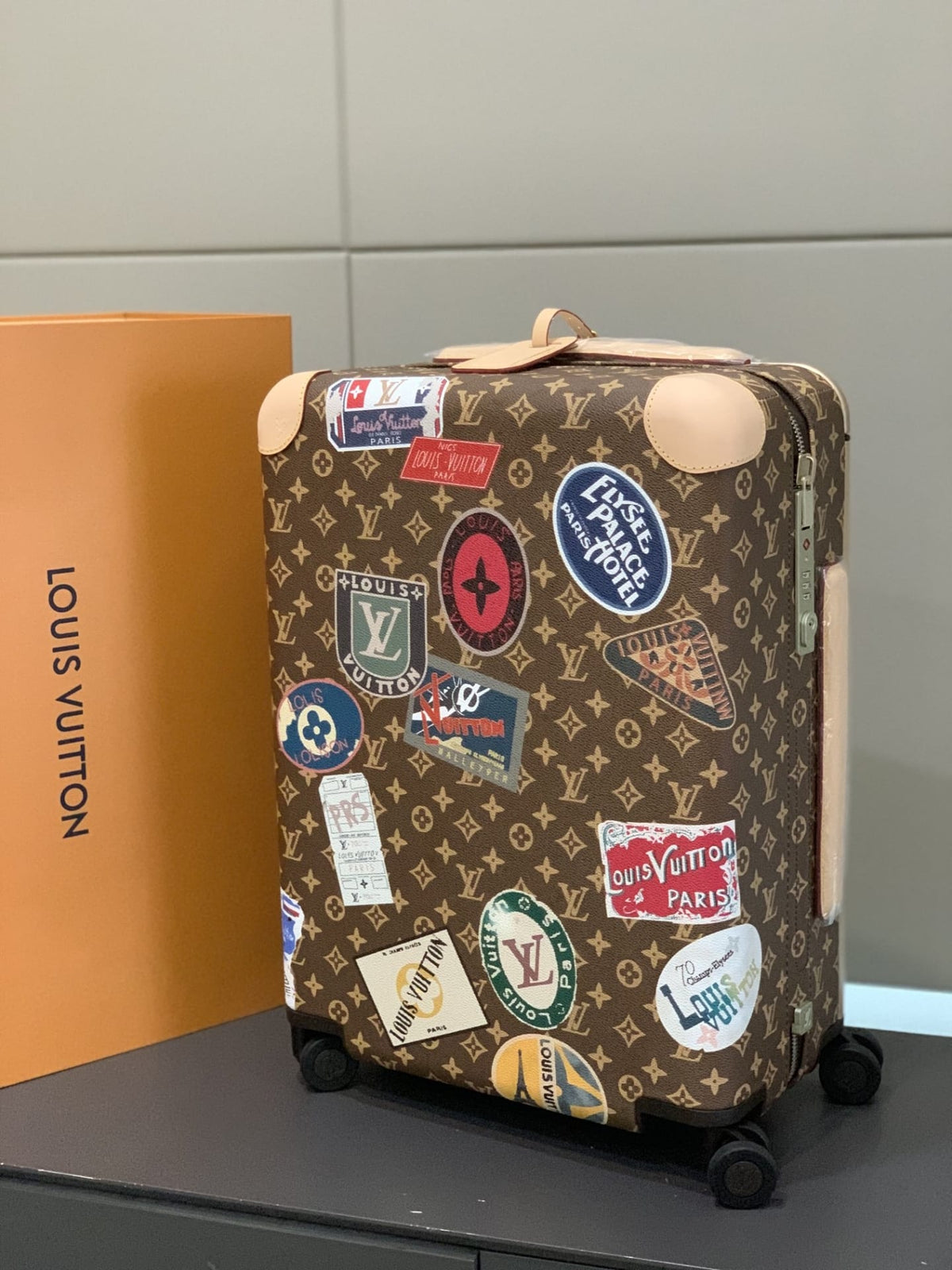 Louis Vuitton Horizon 55 Suitcase Monogram Coated Canvas Sticker Prints 55Cm M24959