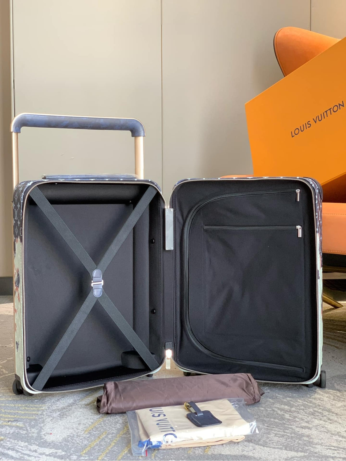 Louis Vuitton Horizon 55 Suitcase Monogram Bleach Coated Canvas Ink Blue 55Cm M10289