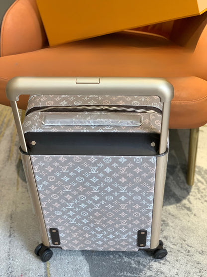 Louis Vuitton Horizon 55 Suitcase Mahina Perforated Calfskin Leather Gray 55Cm M10282