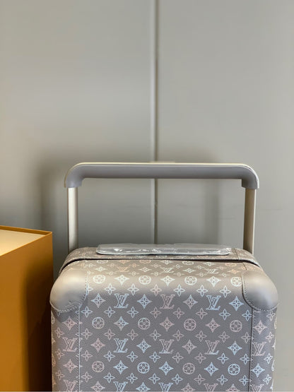 Louis Vuitton Horizon 55 Suitcase Mahina Perforated Calfskin Leather Gray 55Cm M10282