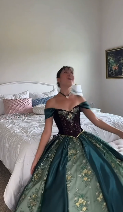 Vintage Off The Shoulder Green Satin Lace Applique Ball Gown Sweet 16 Dress