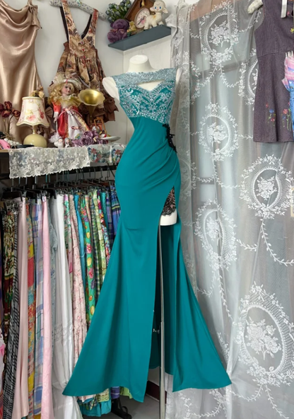 Unique Green Sleeveless Satin Lace Slit Mermaid Evening Dress Prom Gown