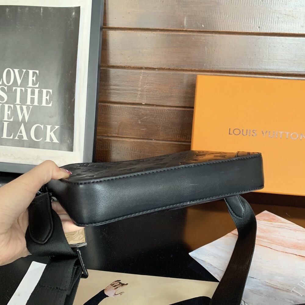 Louis Vuitton Duo Messenger Bag Black 25Cm M69827