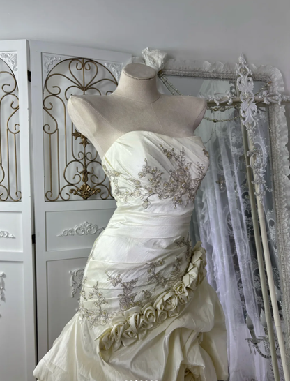 Retro Elegant Three-Dimensional Floral Pleated Bridal Gown, Strapless Embroidered Floral Mermaid Long Wedding Dress SP1774