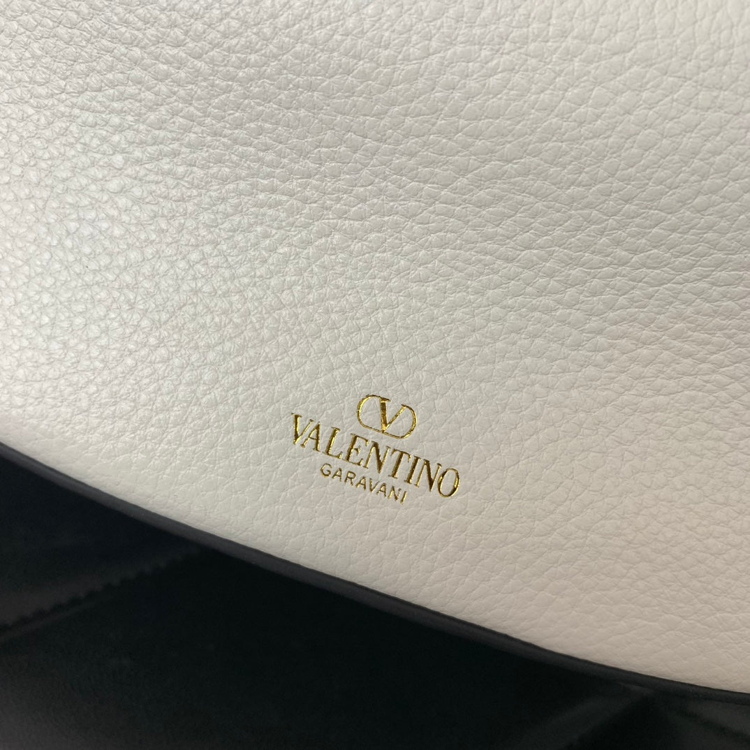 VALENTINO GARAVANI SMALL VLOGO MOON HOBO BAG IN GRAINY CALFSKIN WITH CHAIN WHITE 29CM