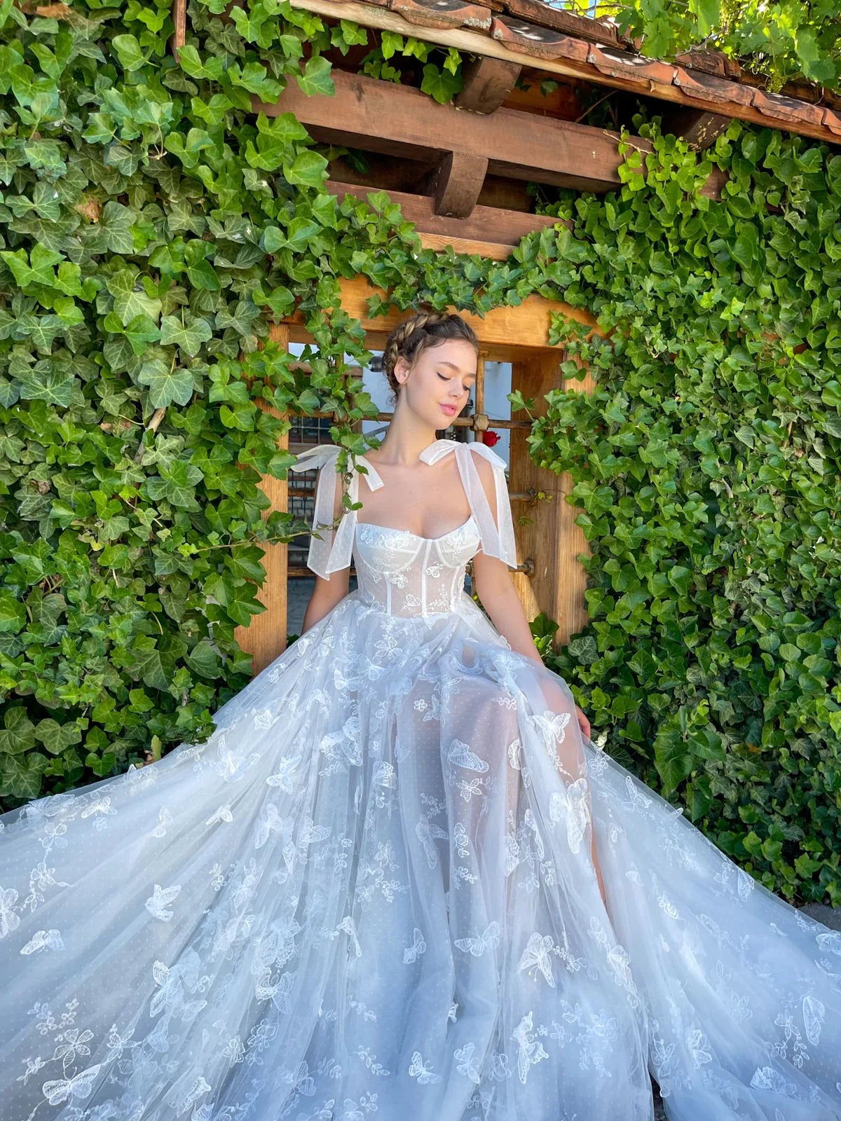 Romantic Sweetheart Sheer Ribbon Bow Shoulder Lace Tulle A-Line High Slit A-Line Wedding Dress TP5917